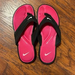 NWOT Nike Women’s Flip Flops